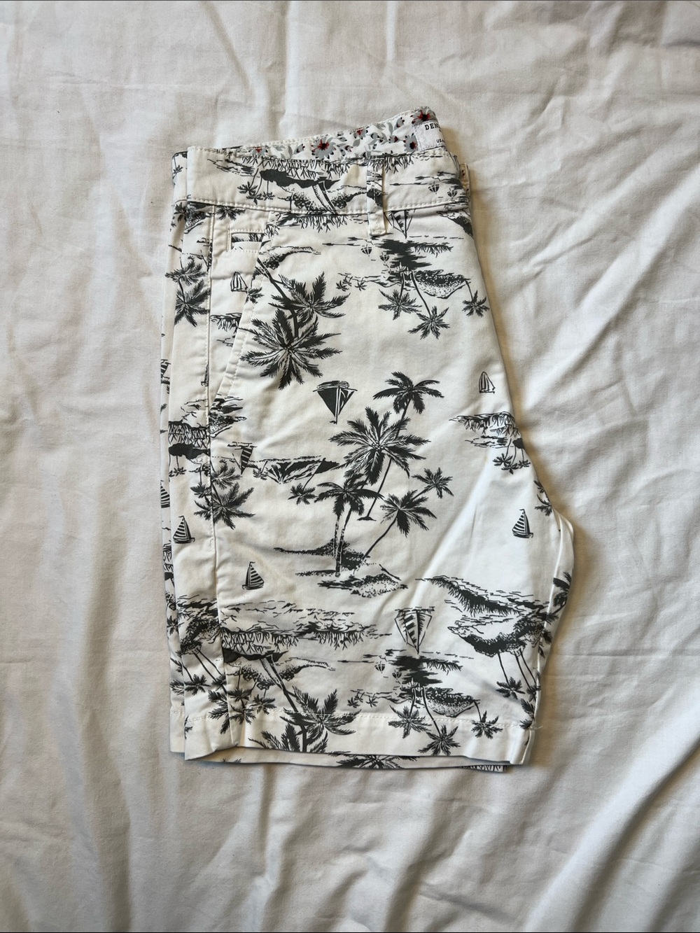 Denim & Flower Black on White Island-Print Cotton Shorts - Picture 8 of 9